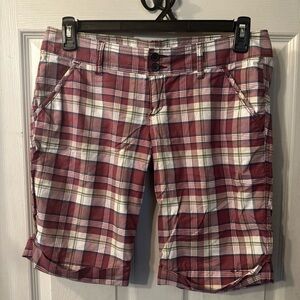 Hollister Stretch Red and White Plaid Ladies Size 7 Bermudas 4 pocket Shorts